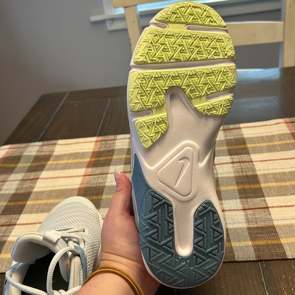 Nike Women’s Training Shoes.  Size 9.  Light Gray and Green. - Picture 8 of 12